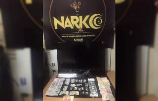 Uyuşturucu tacirleri suçüstü yakalandı: 5 gözaltı