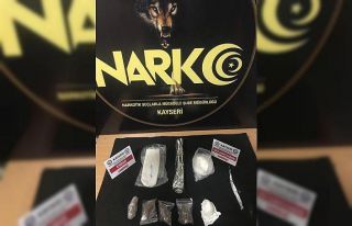 Uyuşturucuyu kapı pervazına gizlemiş