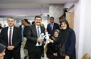 Vali Arslantaş, ERMEK’te el emeği eserleri inceledi