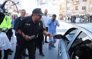 Vali Mantı ve Emniyet Müdürü Kolcu sürücüleri...