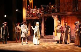 Van Devlet Tiyatrosundan muhteşem açılış