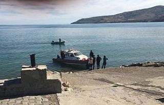 Van Gölü’ne düşen mülteciyi polis kurtardı