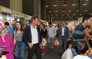 Van’da dev yılan gösterisi