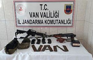 Van’da silah, mühimmat ve yaşam malzemesi ele...