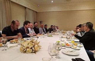 Vanlı masterler yemekte bir araya geldi