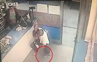 Vatandaşın düşürdüğü parayı böyle alıp...