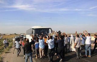 Vatandaşlardan sınıra giden askerlere sevgi seli