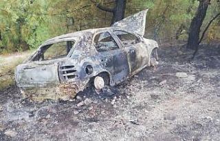 Virajı alamayarak ormana uçan otomobil alev aldı