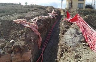 Yer altına döşenen elektrik kablolarını çaldılar