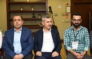 Yeşilyurt Belediye Başkanı Mehmet Çınar, gençlere...