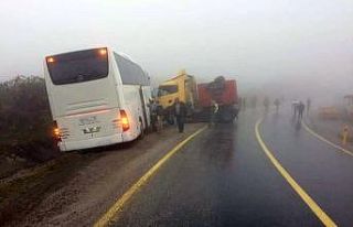 Yolcu otobüsü ile tır çarpıştı: 5 yaralı