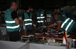 Yükümlülerin paketlediği 450 bin çift ayakkabı...