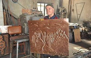 20 bin çekiç darbesiyle bakırdan manzara resmi