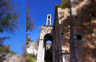 2 asırlık Aziz Nikolaos ayakta kalmaya çalışıyor