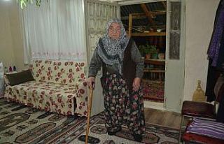 89 yaşındaki yaşlı kadının emekli maaşı alıp...