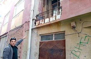 Akıl almaz hırsızlık: Duvara tırmanıp, balkon...