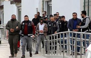 Analı kızlı, babalı oğullu arazi çetesine "Akbaba"...