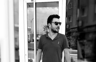 Arkadaşları tarafından ambulansa teslim edilen...