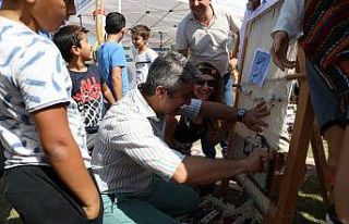 Atatürk ilmek ilmek halıya işlendi