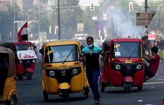 Bağdat’ta protestocularla güvenlik güçleri arasında...