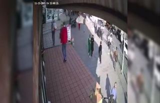 Başörtülü kıza yumruklu saldırı kamerada