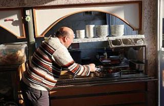 Belediye hoparlöründen öldüğü ilanını duyan...