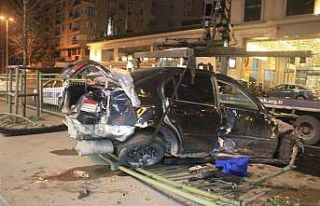 Beşiktaş Barbaros Bulvarı’nda otomobil bariyerleri...