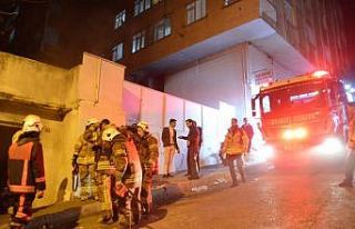 Beyoğlu’nda gecekondu yangını paniğe neden oldu