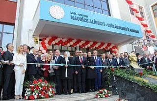 Binali Yıldırım, okul açılışında konuştu: