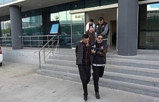 Bursa’da aracın tavanında çıkan 5 bin 100 adet...