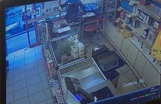 Bursa’da süpermarket soygunu güvenlik kameralarına...