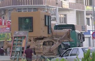 Ceylanpınar’a zıhlı askeri iş makinesi sevkiyatı