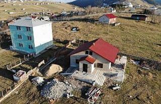 Devlet yıktı, o kaçak yayla evini yeniden yaptı
