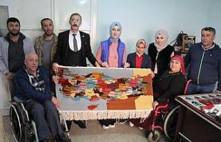 Engelli vatandaşlar, dokudukları halıyı Cumhurbaşkanı...