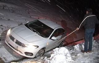 Erzincan’da ulaşıma kar ve tipi engeli