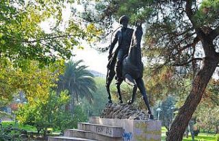 Fatih Sultan Mehmet’in heykeline büyük ayıp