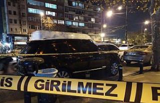 Fatih’te kafede oturan bir kişi silahlı saldırıya...