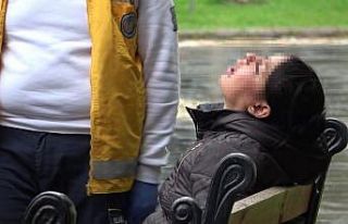 Genç kadın gündüz alkol aldı, bankta sızıp...