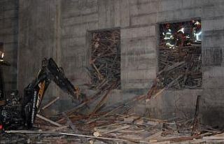 Göçük altında kalan mühendisi arama çalışmaları...