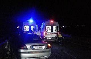 Gölbaşı ilçesinde iki otomobil çarpıştı: 3...