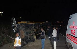 Hafriyat kamyonu su kanalına devrildi: 1 ağır yaralı