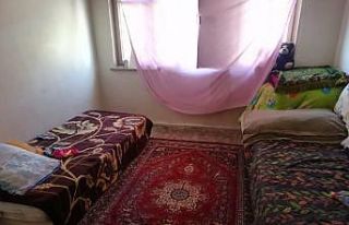 Harabe evde yaşayan Filistinli aile yardım bekliyor