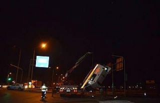 Hasta taşıyan ambulans otomobille çarpıştı:...