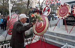 Her törende Ata’sına koşuyor, yetiştirdiği...