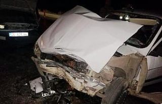 İki otomobil çarpıştı: 10 yaralı