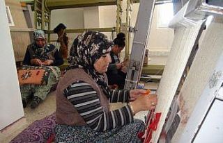 İlmek ilmek dokudukları halı ve kilimlerle tarihi...