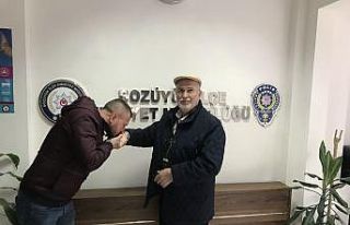 İşsiz genç yolda bulduğu parayı polis aracılığıyla...