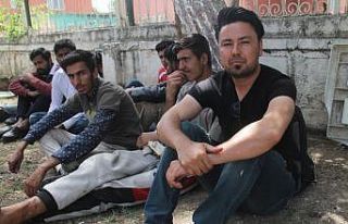 İsveç’teki eşine kavuşma hayali Adana’da son...