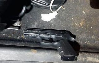 Jandarmayı görüp kaçmaya çalışan araçtan uyuşturucu...