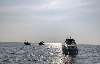 Kadıköy’de iki tekne kayalıklara çarptı